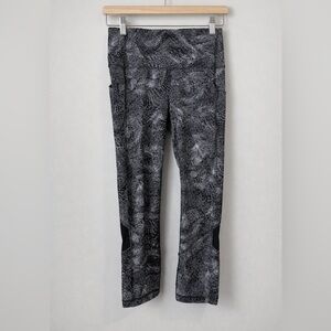 Lululemon Pace Rival Crop Leggings Size 4 Black White 23” Inseam Running
